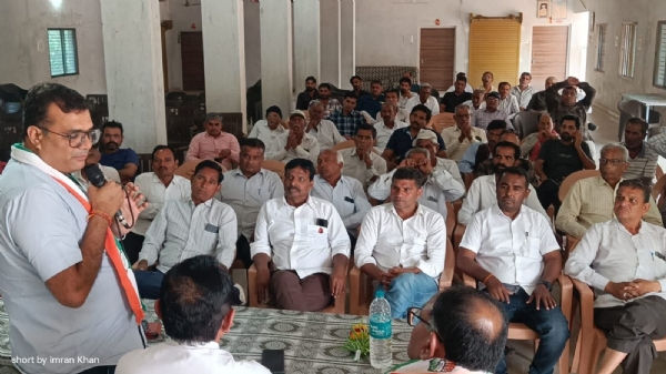 લીલીયા મોટા ખાતે જિલ્લા કોંગ્રેસ પ્રમુખ પ્રતાપભાઈ દુધાતના અધ્યક્ષ સ્થાને તાલુકા કોંગ્રેસની મીટીંગ મળી