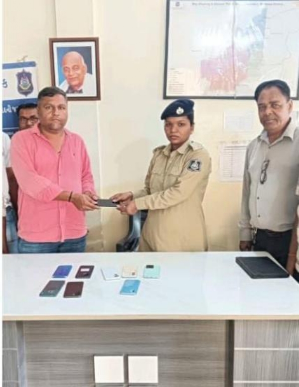 મહેસાણા બી-ડિવિઝન પોલીસની સરાહનીય કામગીરી: લાખો રૂપિયાનું માલમસાલો માલિકોને પરત મહેસાણા બી-ડિવિઝન પોલીસની સરાહનીય કામગીરી: લાખો રૂપિયાનું માલમસાલો માલિકોને પરત