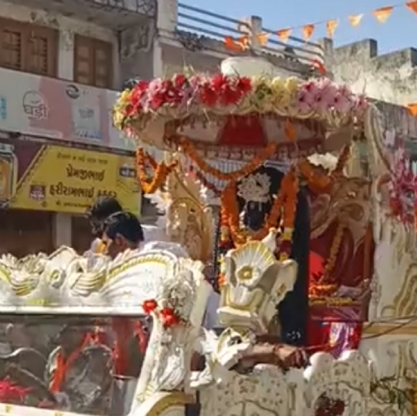 હારીજમાં રામનવમી નિમિત્તે ભવ્ય શોભાયાત્રા યોજાઈ હારીજમાં રામનવમી નિમિત્તે ભવ્ય શોભાયાત્રા યોજાઈ