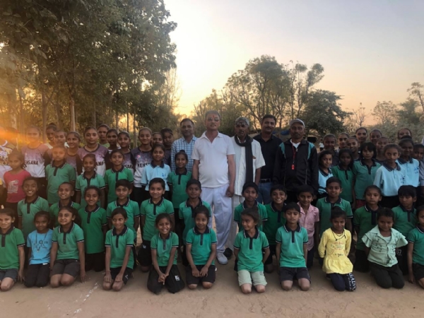 સરણા ગામમાં નિવૃત્ત શિક્ષકોની અનોખી પહેલ: ખેતરને બનાવી વ્યાયામ સંકુલ, 118 બાળકોને મફત તાલીમ સરણા ગામમાં નિવૃત્ત શિક્ષકોની અનોખી પહેલ: ખેતરને બનાવી વ્યાયામ સંકુલ, 118 બાળકોને મફત તાલીમ