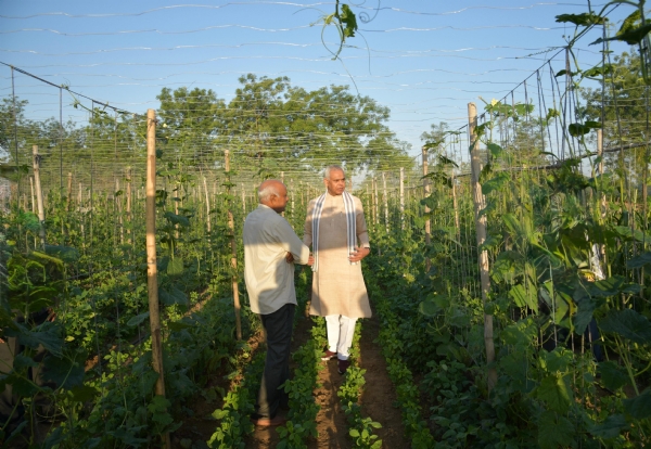 રાજ્યપાલ આચાર્ય દેવવ્રતનો વડોદ ગામનો પ્રવાસ,ખેડૂત વજેસંગ ડાભીના પ્રાકૃતિક ફાર્મની લીધી મુલાકાત