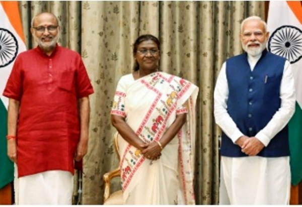 ઉપરાષ્ટ્રપતિ સી.પી. રાધાકૃષ્ણન, રાષ્ટ્રપતિ દ્રૌપદી મુર્મુ અને પ્રધાનમંત્રી નરેન્દ્ર મોદી