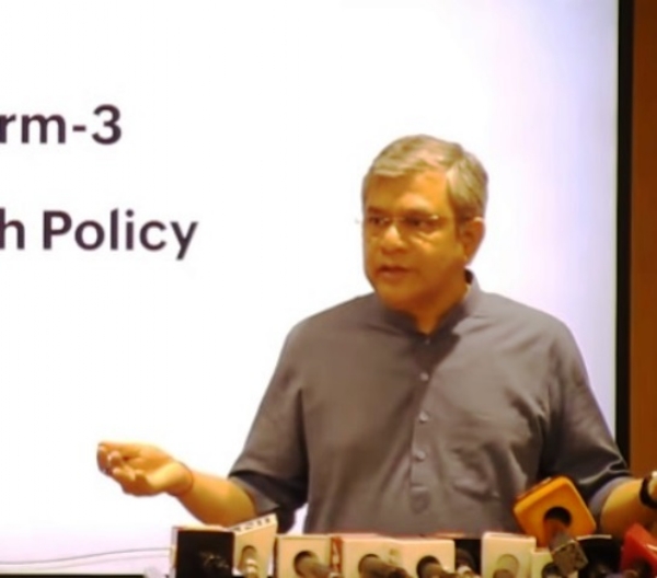 રેલવે મંત્રી અશ્વિની વૈષ્ણવ