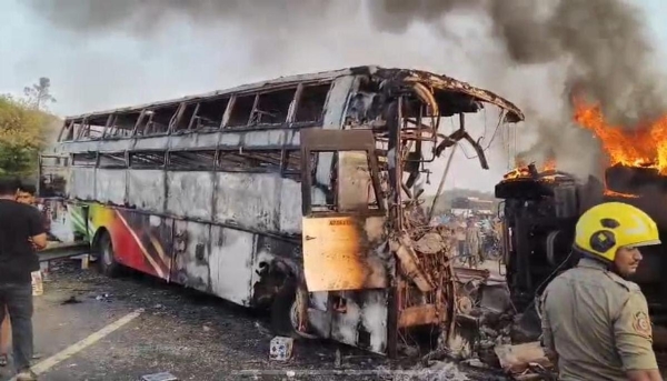 આંધ્રપ્રદેશમાં ભયાનક અકસ્માત આંધ્રપ્રદેશમાં ભયાનક અકસ્માત