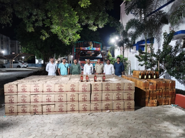 બગવદર પોલીસે 74 લાખનો વિદેશી દારૂનો જથ્થો ઝડપી પાડ્યો.