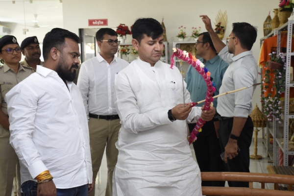 જુના મોઝદામાં પીએમ કુસુમ યોજના હેઠળ 62 કરોડના ખર્ચે સોલાર પંપ કૃષિ પ્રોજેક્ટનું લોકાર્પણ જુના મોઝદામાં પીએમ કુસુમ યોજના હેઠળ 62 કરોડના ખર્ચે સોલાર પંપ કૃષિ પ્રોજેક્ટનું લોકાર્પણ