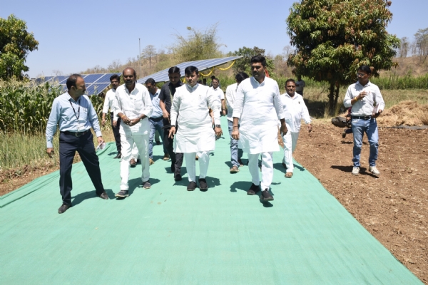 જુના મોઝદામાં પીએમ કુસુમ યોજના હેઠળ 62 કરોડના ખર્ચે સોલાર પંપ કૃષિ પ્રોજેક્ટનું લોકાર્પણ જુના મોઝદામાં પીએમ કુસુમ યોજના હેઠળ 62 કરોડના ખર્ચે સોલાર પંપ કૃષિ પ્રોજેક્ટનું લોકાર્પણ