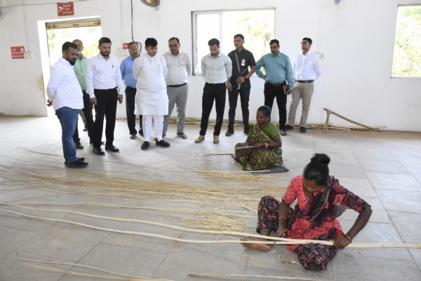 જુના મોઝદામાં પીએમ કુસુમ યોજના હેઠળ 62 કરોડના ખર્ચે સોલાર પંપ કૃષિ પ્રોજેક્ટનું લોકાર્પણ જુના મોઝદામાં પીએમ કુસુમ યોજના હેઠળ 62 કરોડના ખર્ચે સોલાર પંપ કૃષિ પ્રોજેક્ટનું લોકાર્પણ