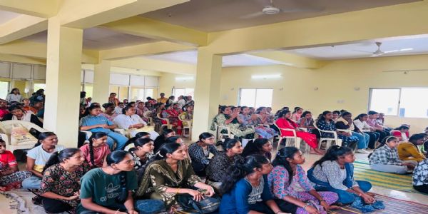 કિશોરીઓના આરોગ્ય અને પોષણ શિક્ષણ માટે પારડી આઈસીડીએસ દ્વારા પરિયા ખાતે કિશોરી મેળો યોજાયો