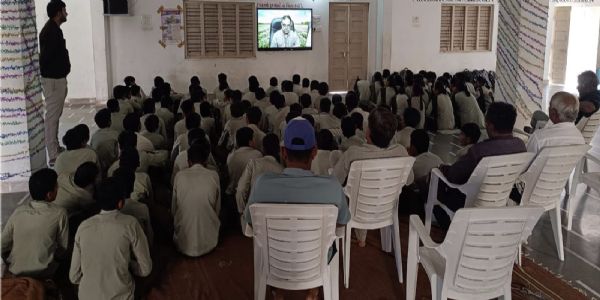 રાજ્યપાલ આચાર્ય દેવવ્રતજીએ વર્ચ્યુઅલી જૂનાગઢ જિલ્લાના ખેડૂતોને પ્રાકૃતિક કૃષિ અપનાવવા પ્રેરણા આપી