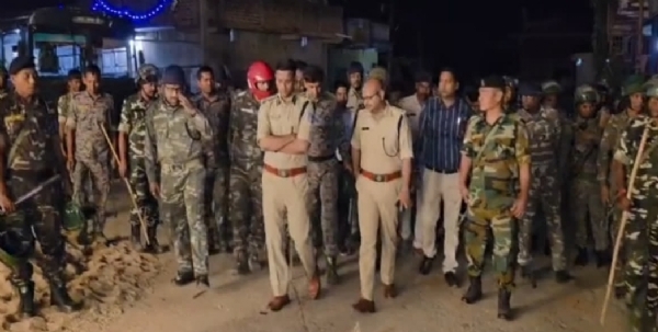 સ્થળ પર પોલીસ અધિકારીઓ સ્થળ પર પોલીસ અધિકારીઓ