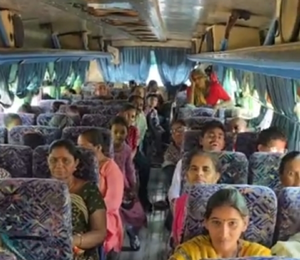 પાટણના મીરા દરવાજા વિસ્તારમાં અંબાજી દર્શનથી ખુશીની ઉજવણી