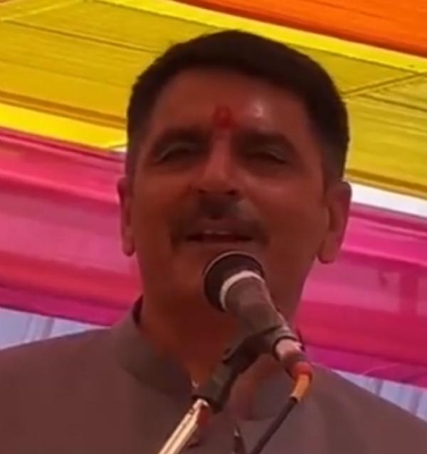 હમીરપુરા ગામે યોજાયેલા યશોત્સવ સમારોહમાં વિધાનસભા અધ્યક્ષ શંકર ચૌધરીએ સોશિયલ મીડિયા પરથી ટોળાશાહીથી દૂર રહેવા ચેતવણી.