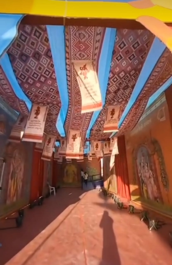 માધવપુર ઘેડ લોકમેળામાં ભગવાન શ્રી કૃષ્ણના જીવન પ્રસંગોની ઝાંખી દર્શાવતી કલાત્મક સજાવટ.