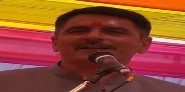 હમીરપુરા ગામે યોજાયેલા યશોત્સવ સમારોહમાં વિધાનસભા અધ્યક્ષ શંકર ચૌધરીએ સોશિયલ મીડિયા પરથી ટોળાશાહીથી દૂર રહેવા ચેતવણી.