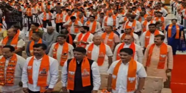 સુરતમાં ભાજપની દક્ષિણ ઝોન બેઠકથી ચૂંટણી તૈયારીઓ તેજ, ‘મન કી બાત ટિફિન બેઠક’ પર ખાસ ધ્યાન