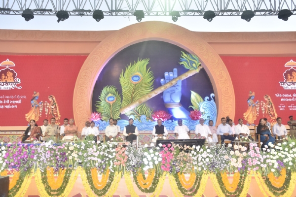 વન અને પર્યાવરણ મંત્રી  અર્જુન મોઢવાડિયાના હસ્તે માધવપુરના મેળાનો પ્રારંભ.