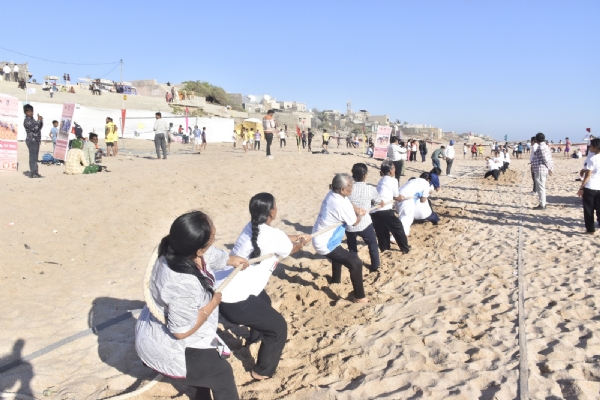 વન પર્યાવરણ મંત્રી અર્જુન મોઢવાડિયાએ માધવરાય મંદિર ખાતે દર્શન કરી ધન્યતા અનુભવી. વન પર્યાવરણ મંત્રી અર્જુન મોઢવાડિયાએ માધવરાય મંદિર ખાતે દર્શન કરી ધન્યતા અનુભવી.