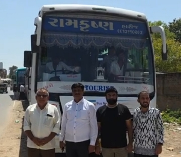 પાટણના મીરા દરવાજા વિસ્તારમાં અંબાજી દર્શનથી ખુશીની ઉજવણી