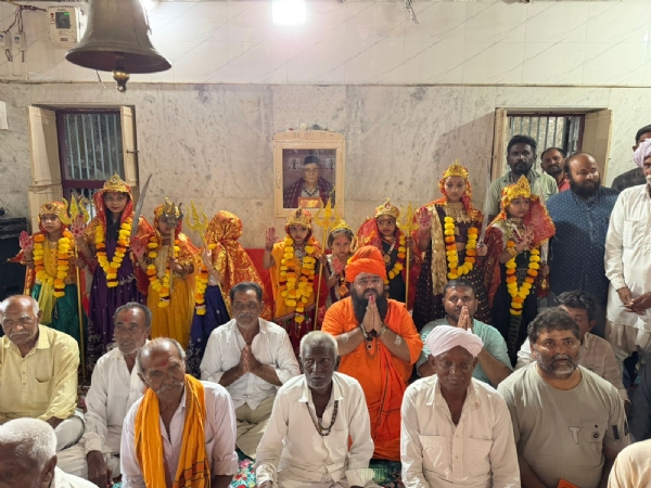 મોટા ખુંટવડા નવદુર્ગા મંદિરે 108 કન્યાઓનું પૂજન, ભક્તિભાવથી યોજાયો દુર્ગા સપ્તશતી પાઠ.