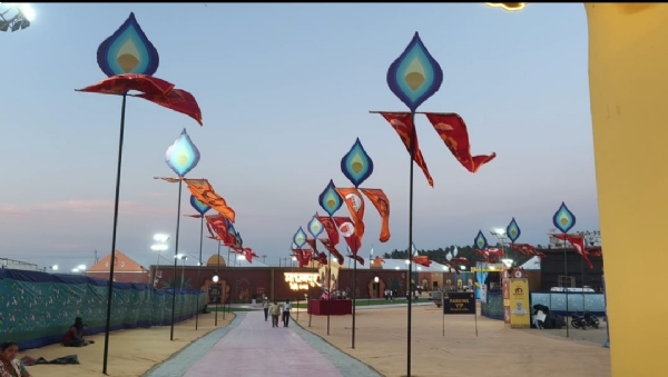 માધવપુર ઘેડ લોકમેળામાં ભગવાન શ્રી કૃષ્ણના જીવન પ્રસંગોની ઝાંખી દર્શાવતી કલાત્મક સજાવટ.