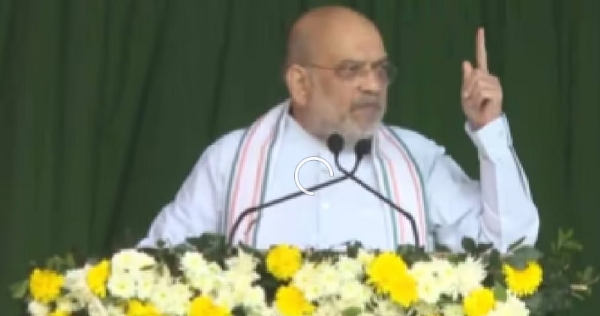 સોણીતપુરમાં એક જાહેર સભાને સંબોધિત કરતા અમિત શાહ