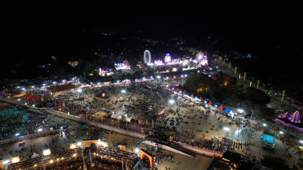 માધવપુર ઘેડના મેળામાં મોટી સંખ્યામાં લોકો ઉમટી પડયા.