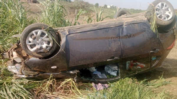 ભાવનગર-સોમનાથ હાઈવે પર કાર પલટી, ડ્રાઈવરનો ચમત્કારિક બચાવ