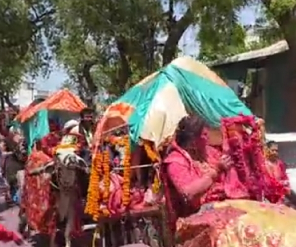 શ્રદ્ધા અને પરંપરા: પાટણના મોઢ મોદી સમાજની યાત્રાધામ બહુચરાજી પરિસર તરફ પ્રસ્થાન શ્રદ્ધા અને પરંપરા: પાટણના મોઢ મોદી સમાજની યાત્રાધામ બહુચરાજી પરિસર તરફ પ્રસ્થાન