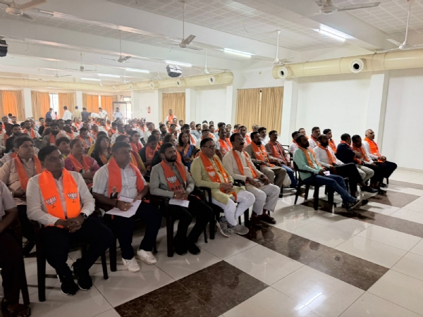 મહેસાણામાં ‘મન કી બાત’ કાર્યક્રમ નિહાળ્યો, સંગઠન મજબૂતી માટે ટિફિન બેઠક યોજાઈ