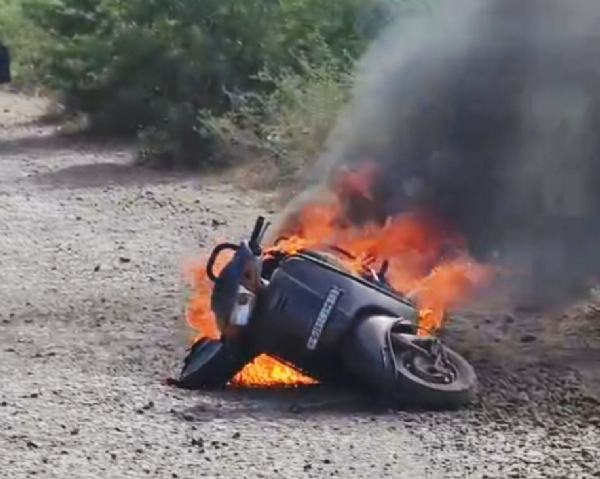ભેરસમ ગામે ચાલતી મોપેડમાં અચાનક ભભૂકી ઉઠી આગ