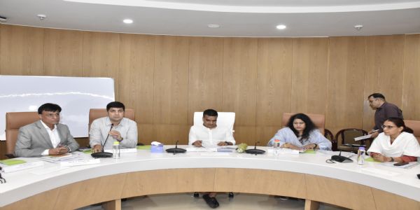 મિડલ ઈસ્ટમાં પ્રવર્તમાન પરિસ્થિતિને ધ્યાને લઈને, નાયબ મુખ્યમંત્રી હર્ષ સંઘવીના અધ્યક્ષસ્થાને દક્ષિણ ગુજરાતની વિવિધ ઈન્ડસ્ટ્રીઝના પ્રતિનિધિઓ સાથે બેઠક યોજાઈ