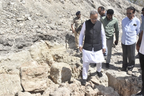 વન અને પર્યાવરણ મંત્રી  અર્જુ મોઢવાડિયાએ પોરબંદર વિસ્તારના વિવિધ વોકળા અને કેનાલના વિકાસ કાર્યોની સ્થળ પર કામગીરીની સમીક્ષા કરી.