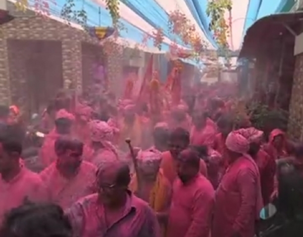 શ્રદ્ધા અને પરંપરા: પાટણના મોઢ મોદી સમાજની યાત્રાધામ બહુચરાજી પરિસર તરફ પ્રસ્થાન શ્રદ્ધા અને પરંપરા: પાટણના મોઢ મોદી સમાજની યાત્રાધામ બહુચરાજી પરિસર તરફ પ્રસ્થાન