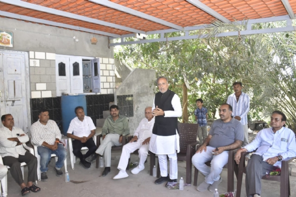 વન અને પર્યાવરણ મંત્રી  અર્જુ મોઢવાડિયાએ પોરબંદર વિસ્તારના વિવિધ વોકળા અને કેનાલના વિકાસ કાર્યોની સ્થળ પર કામગીરીની સમીક્ષા કરી.