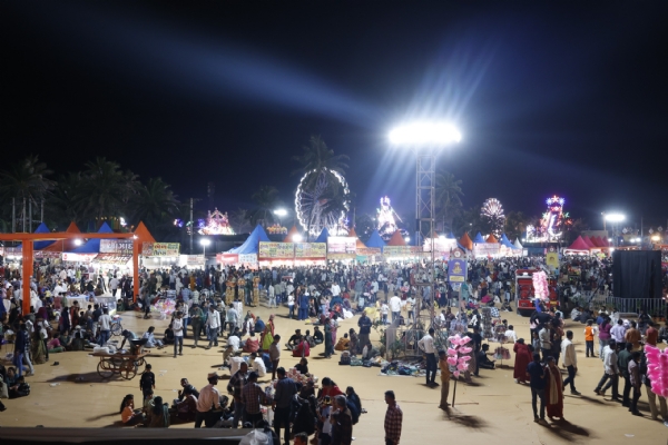 માધવપુર ઘેડના મેળામાં મોટી સંખ્યામાં લોકો ઉમટી પડયા.