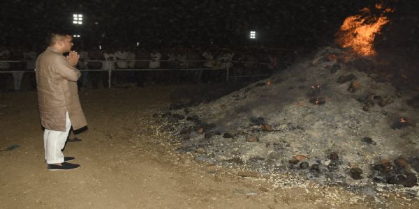 દુધરેજ વડવાળા મંદિર ખાતે હોળી મહોત્સવમાં સહભાગી બનતા નાયબ મુખ્યમંત્રી હર્ષ સંઘવી