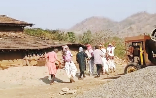 નેત્રંગના આંજોલી ગામે ત્રણ પેઢીના સંગમ સાથે વૈદિક હોળીની ભવ્ય ઉજવણી