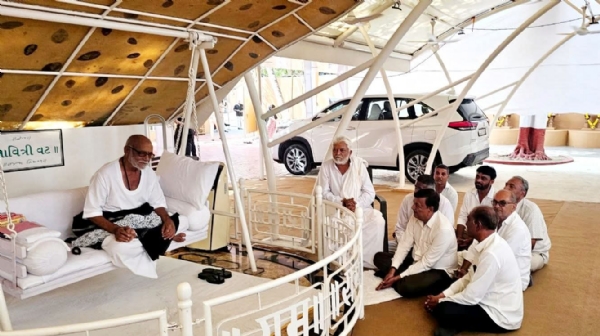 માનવ મંદિરના ભક્તિ બાપુએ વિશ્વ વંદનીય Morari Bapu સાથે કરી સૌહાર્દ મુલાકાત