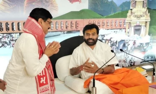 વલારડી ગામે ગીરીબાપુની શિવકથા, ધારાસભ્ય જે.વી.કાકડીયા ઉપસ્થિત રહી આશીર્વાદ લીધા