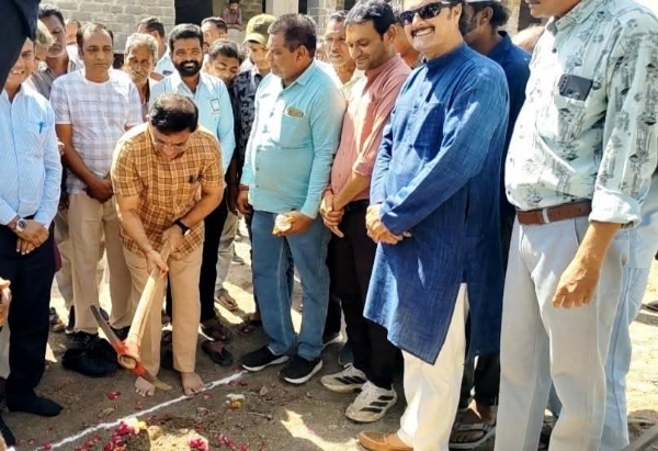 સાવરકુંડલા રેલવે સ્ટેશન પાસે પ્રોટેક્શન વોલનું ખાતમુહૂર્ત, ધારાસભ્ય Maheshbhai Kaswala હાજર