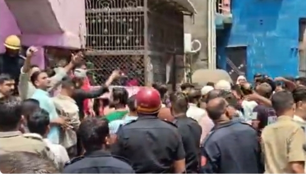 लिंबायत में केमिकल ब्लास्ट के बाद आग, 5 लोगों की मौत