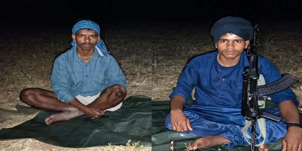 છત્તીસગઢના કાંકેરમાં બે નક્સલીઓએ AK-47 સાથે આત્મસમર્પણ કર્યું