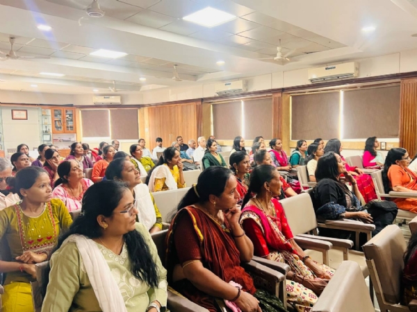 ત્રણ વર્ષથી મહિલાશક્તિને પ્રેરણા આપતું અનોખું સન્માન: મહેસાણામાં 61 આત્મનિર્ભર બહેનોનો ગૌરવવંતો અવસર