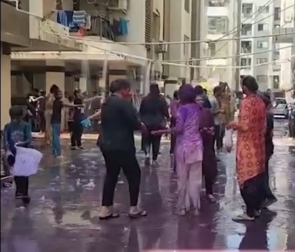 સુરતીઓ ધૂળેટીના રંગ