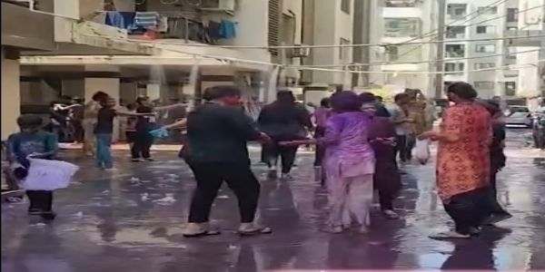 સુરતીઓ ધૂળેટીના રંગ સાથે લાગણીઓના રંગે રંગાયા, DJ પાર્ટી અને રેઈન ડાન્સથી ઉજવણીમાં ઉમંગ