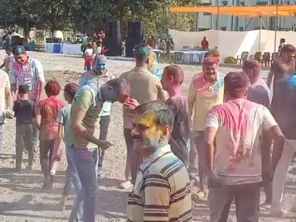 જામનગરમાં ધુળેટીની ઉજવણી