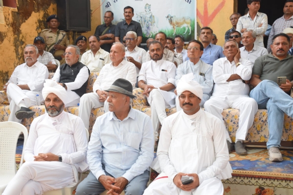 બખરલા અને ખાભોદર ગામ ખાતે હોળી-ધૂળેટી પર્વની ઉજવણી કાર્યક્રમમાં કેબિનેટ મંત્રી અર્જુન મોઢવાડીયા જોડાયા.