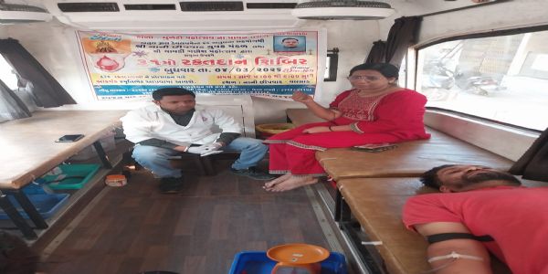 વલસાડના છીપવાડમાં ધૂળેટી પર્વે રક્તદાન શિબિર યોજાઈ, માત્ર ચાર કલાકમાં 40 બોટલ લોહી એકત્ર થયું