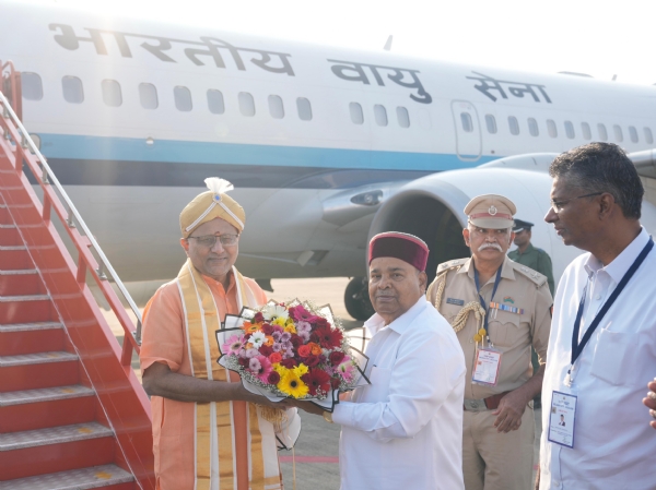 ઉપરાષ્ટ્રપતિ નું બેલગાવી એરપોર્ટ પર ઉષ્માભર્યું સ્વાગત